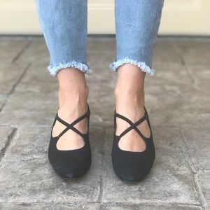 Stretch Criss Cross Block Heel Mary Jane Pump